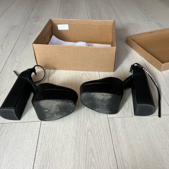 Steve Madden Black Leather Chunky Heels - Picture 7 of 14